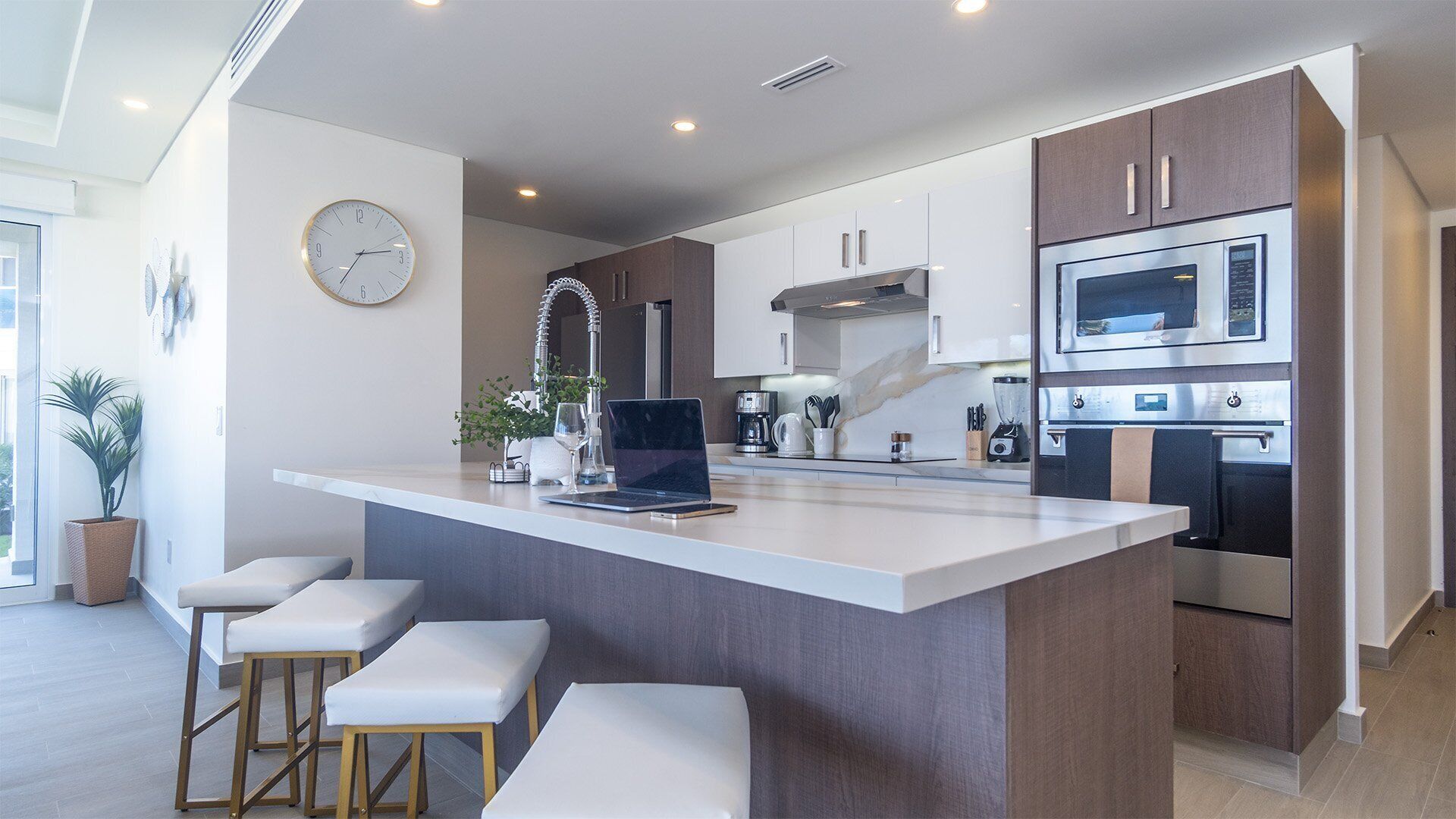 Kondominium, Beberapa Tempat Tidur, balkon, pemandangan samudra (Encantame Towers Verano 105) | Dapur pribadi | Meja makan