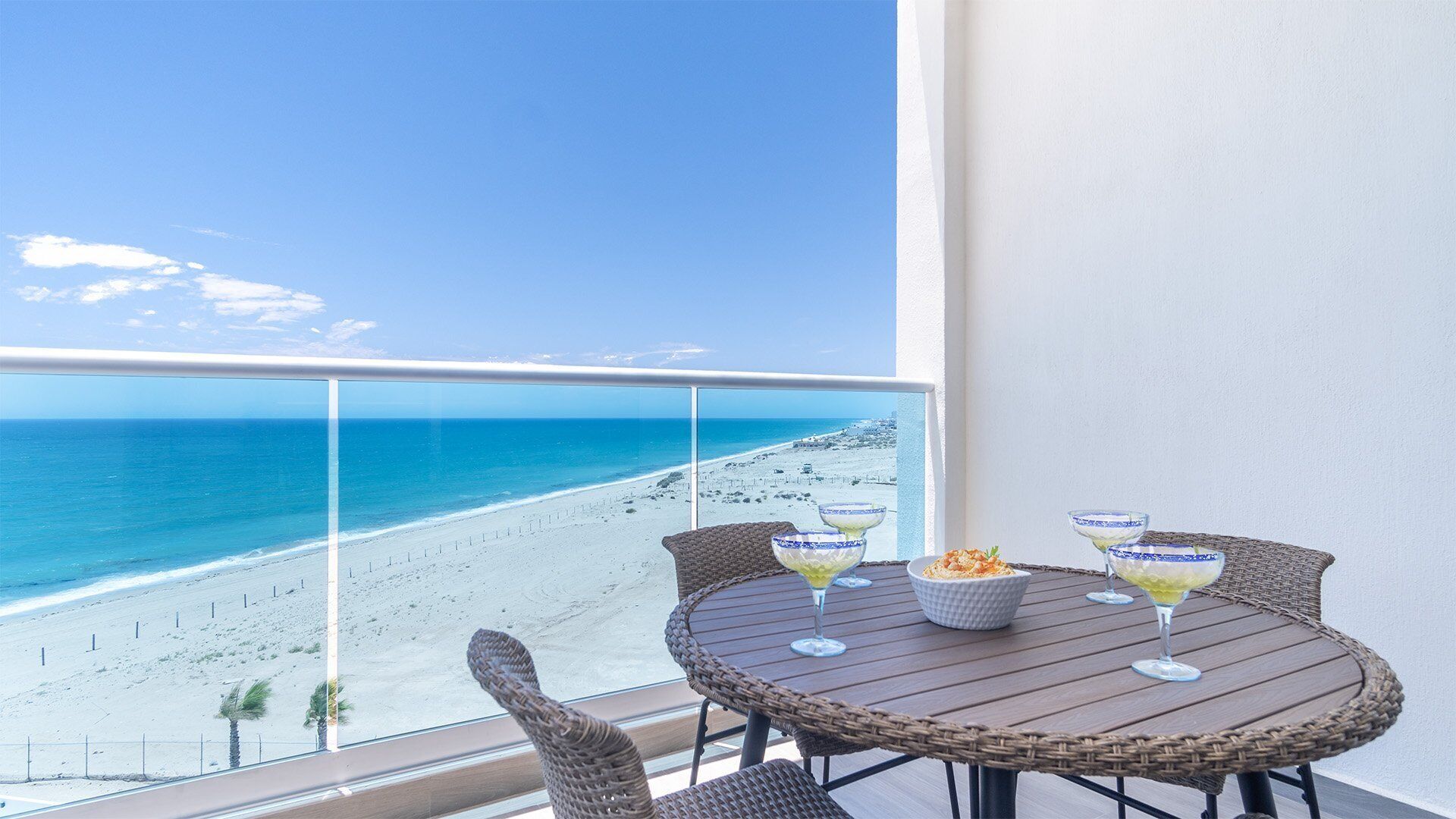 Appart'hôtel, plusieurs lits, balcon, vue océan (Encantame Towers Viento 604) | Vue de la chambre