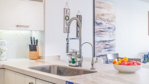 Leilighet, 1 kingsize-seng med sovesofa, balkong, havutsikt (Encantame Towers Velero 203) | Innvendig