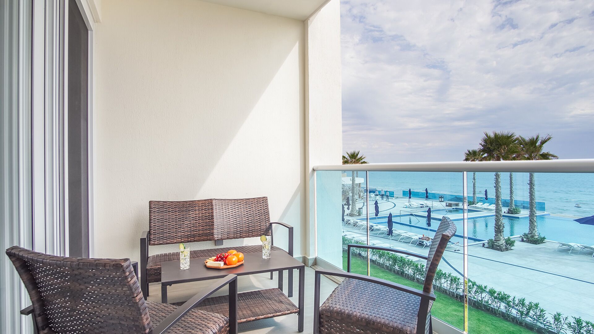 Condo, 1 cama King e sofá-cama, sacada, vista para o oceano (Encantame Towers Velero 203) | Vista do quarto