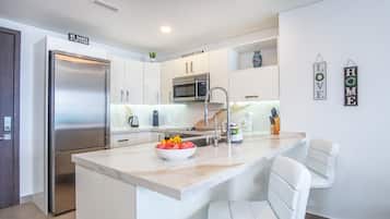 Condo, 1 King Bed with Sofa bed, Balcony, Ocean View (Encantame Towers Velero 203) | Private kitchen | Dining tables