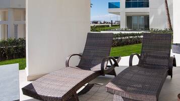 Condo, varias camas, balcón, vista al océano (Encantame Towers Velero 101) | Vista desde la habitación