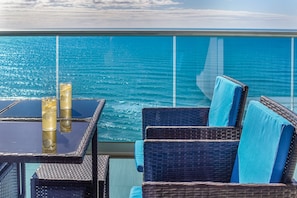 Huoneisto, useita sänkyjä, parveke, valtamerinäköala (Encantame Towers Velero 904) | Ulkoruokailutilat