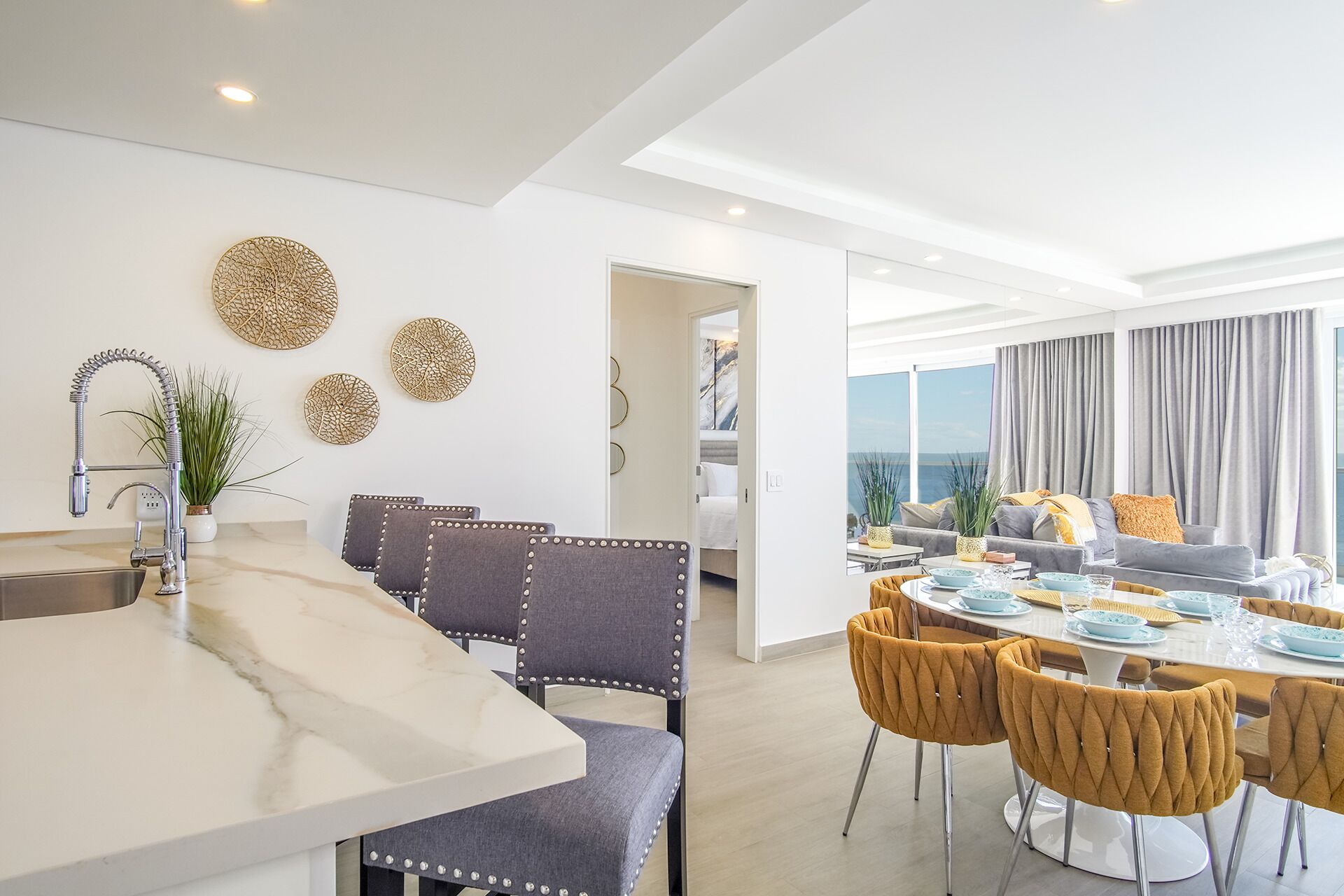 Huoneisto, useita sänkyjä, parveke, valtamerinäköala (Encantame Towers Velero 904) | Yksityinen keittiö | Ruokailupöytä