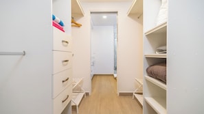 Condo, Multiple Beds, Balcony, Ocean View (Encantame Towers Viento 2204) | Interior