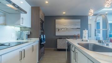 Appartement, Meerdere bedden, balkon, uitzicht op zee (Encantame Towers Verano 1704) | Privékeuken