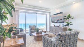 Appartement, Meerdere bedden, balkon, uitzicht op zee (Encantame Towers Viento 1002) | Woonruimte | Een 42-inch flatscreentelevisie met digitale zenders