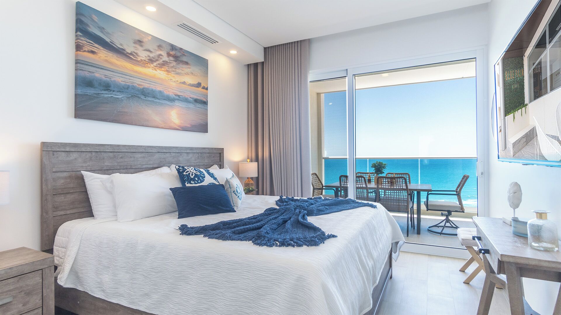 Condo, varias camas, balcón, vista al océano (Encantame Towers Viento 1002) | 2 habitaciones, decoración personalizada y muebles diferentes 