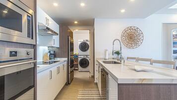 Condo, Multiple Beds, Balcony, Ocean View (Encantame Towers Viento 1002) | Private kitchen