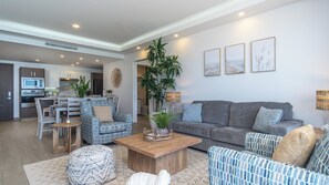 公寓客房, 多張床, 露台, 海景 (Encantame Towers Viento 1002) | 客廳 | 42 吋平面電視連數碼電視頻道