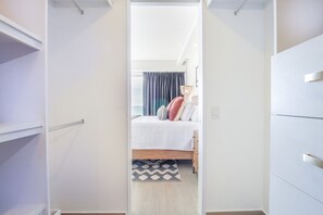 3 bedrooms, individually decorated, individually furnished, bed sheets