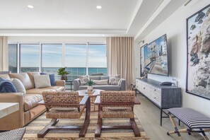 Διαμέρισμα (Condo), Περισσότερα από 1 Κρεβάτια, Μπαλκόνι (Encantame Towers Verano 301) | Περιοχή καθιστικού | Τηλεόραση με επίπεδη οθόνη 42 ιντσών με ψηφιακά κανάλια