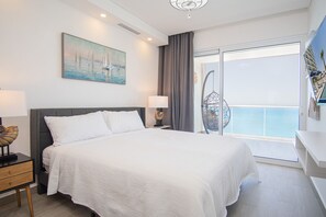 Condo, várias camas, sacada, vista para o oceano (Encantame Towers Velero 2102) | 2 quartos, individualmente decorados, individualmente mobiliados