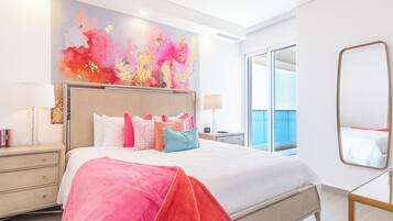 Condo, nhiều giường, ban công, quang cảnh biển (Encantame Towers Viento 1905) | 2 phòng ngủ, trang trí khác biệt
