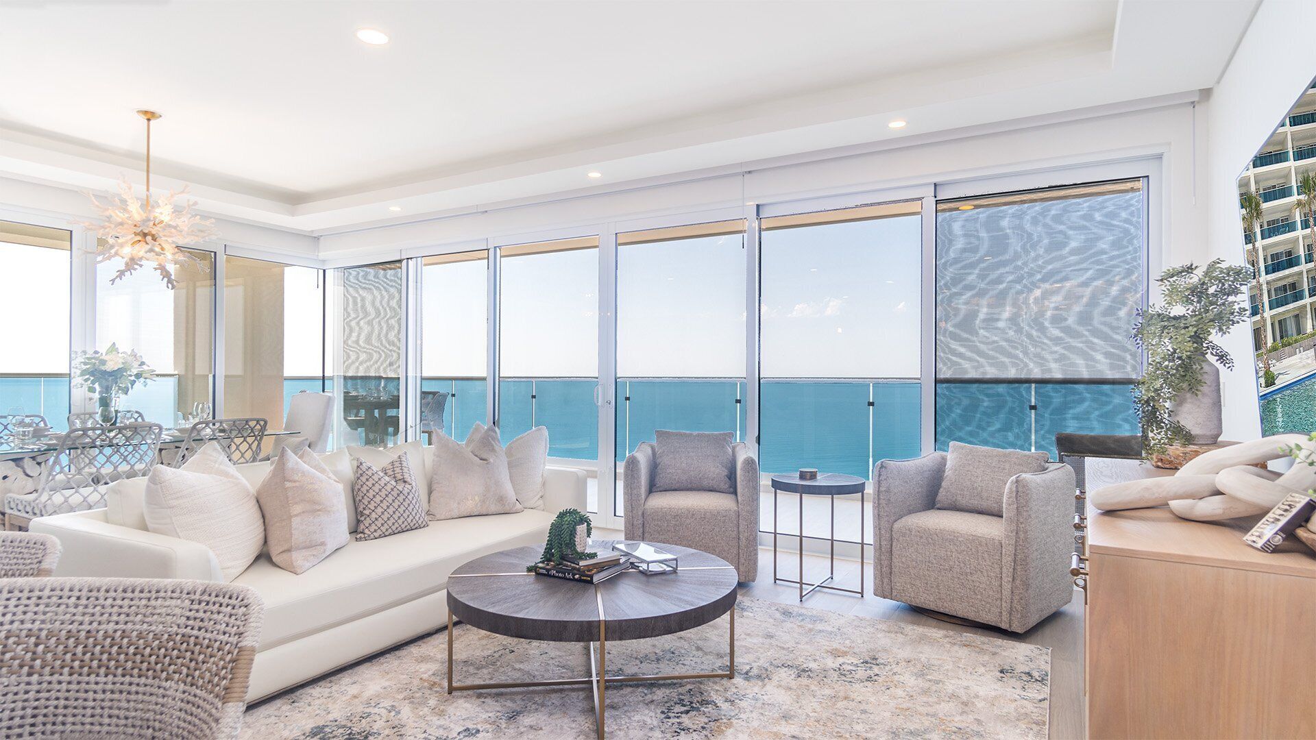 Condo, varias camas, balcón, vista al océano (Encantame Towers Viento 1905) | Área de sala de estar | Televisión de pantalla plana de 42 pulgadas con canales digitales 