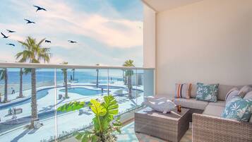 Condo, 1 cama King size y sofá cama, balcón, vista al océano (Encantame Towers Verano 203) | Vista desde la habitación