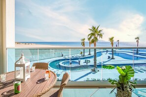 Outdoor dining - Stunning 1 Bedroom Condominium (Puerto Peñasco)