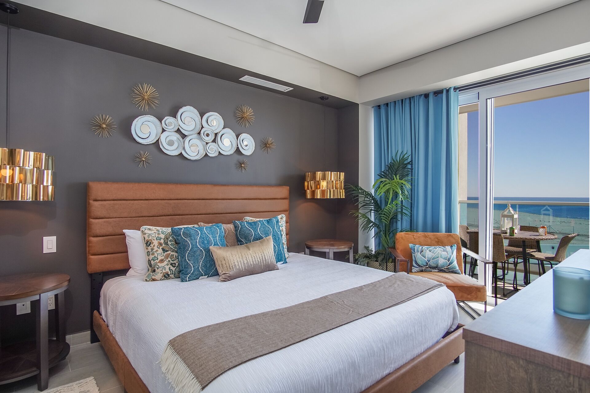 公寓式客房, 1 张特大床和 1 张沙发床, 阳台, 海洋景观 (Encantame Towers Verano 203) | 1 多间卧室、特色装修、特色家居、床单