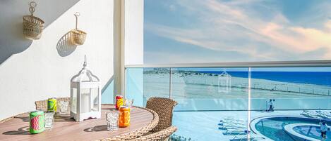 Appart'hôtel, 1 très grand lit et 1 canapé-lit, balcon, vue océan (Encantame Towers Verano 203) | Restauration extérieure