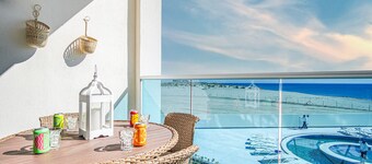 Stunning 1 Bedroom Condominium