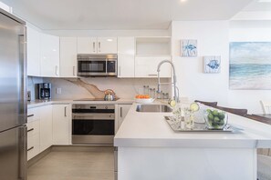 Condo, 1 très grand lit et 1 canapé-lit, balcon, vue sur l’océan (Encantame Towers Velero 703) | Cuisine privée