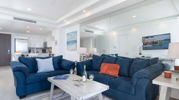 Condo, 1 King Bed with Sofa bed, Balcony, Ocean View (Encantame Towers Velero 703) | Living area