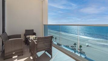 Condo, 1 cama King size y sofá cama, balcón, vista al océano (Encantame Towers Velero 703) | Vista desde la habitación