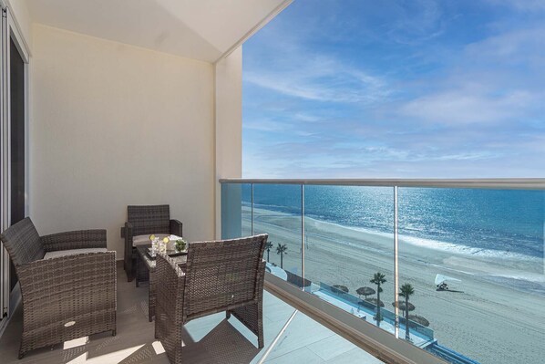 Condo, 1 cama King size y sofá cama, balcón, vista al océano (Encantame Towers Velero 703) | Vista desde la habitación