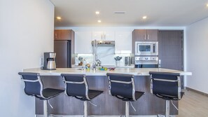 Bloc d'apartaments, diversos llits, balcó, vistes a l'oceà (Encantame Towers Verano 1804) | Cuina privada