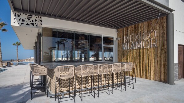 Condo, nhiều giường, ban công, quang cảnh biển (Encantame Towers Velero 905) | Khu ẩm thực ngoài trời