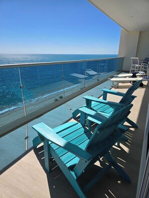 Condo, varias camas, balcón, vista al océano (Encantame Towers Velero 905) | Vista desde la habitación