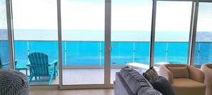 Condo, varias camas, balcón, vista al océano (Encantame Towers Velero 905) | Interior