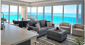 Condo, nhiều giường, ban công, quang cảnh biển (Encantame Towers Velero 905) | Khu phòng khách | TV màn hình phẳng 42-inch có truyền hình kỹ thuật số 