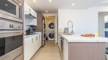 Condo, Multiple Beds, Balcony, Ocean View (Encantame Towers Viento 202) | Private kitchen