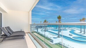 Condo, varias camas, balcón, vista al océano (Encantame Towers Viento 202) | Alberca