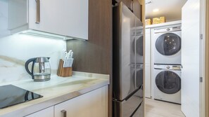 Bloc d'apartaments, diversos llits, balcó, vistes a l'oceà (Encantame Towers Viento 704) | Bugaderia