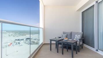 Condo, Multiple Beds, Balcony, Ocean View (Encantame Towers Viento 704) | Outdoor dining