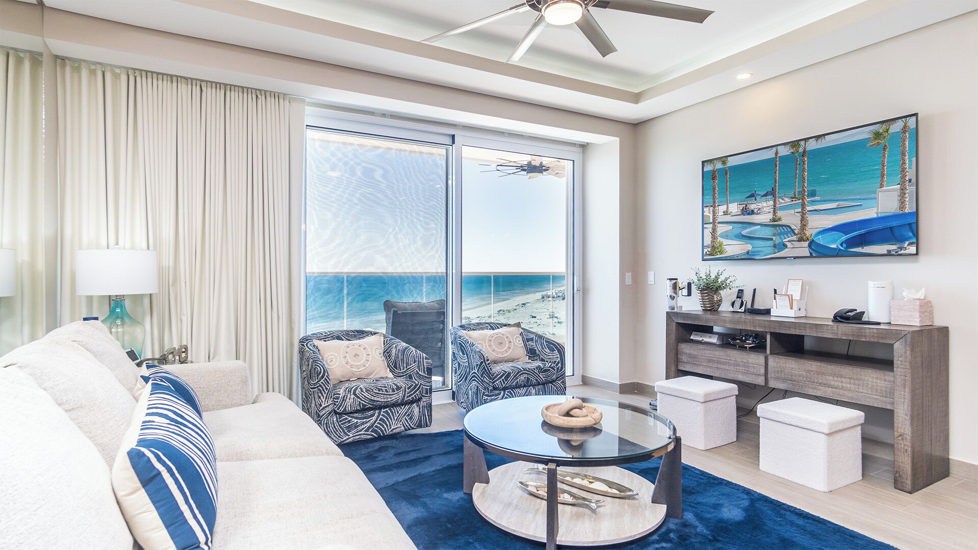 Condo, nhiều giường, ban công, quang cảnh biển (Encantame Towers Viento 704) | Khu phòng khách | TV màn hình phẳng 42-inch có truyền hình kỹ thuật số 