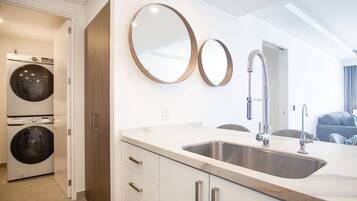 Apartment, Mehrere Betten, Balkon, Meerblick (Encantame Towers Velero 1002) | Wäschereiservice