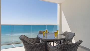 Appart'hÎtel, plusieurs lits, balcon, vue océan (Encantame Towers Velero 1002) | Vue de la chambre