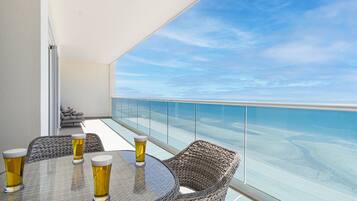 Appartement, Meerdere bedden, balkon, uitzicht op zee (Encantame Towers Velero 1002) | Buiten dineren