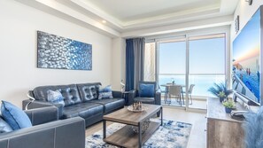 Appart'hôtel, 1 très grand lit et 1 canapé-lit, balcon, vue océan (Encantame Towers Viento 1103) | Vue de la chambre