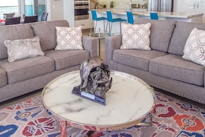 Condo, varias camas, balcón, vista al océano (Encantame Towers Velero 801) | Área de sala de estar | Televisión de pantalla plana de 42 pulgadas con canales digitales