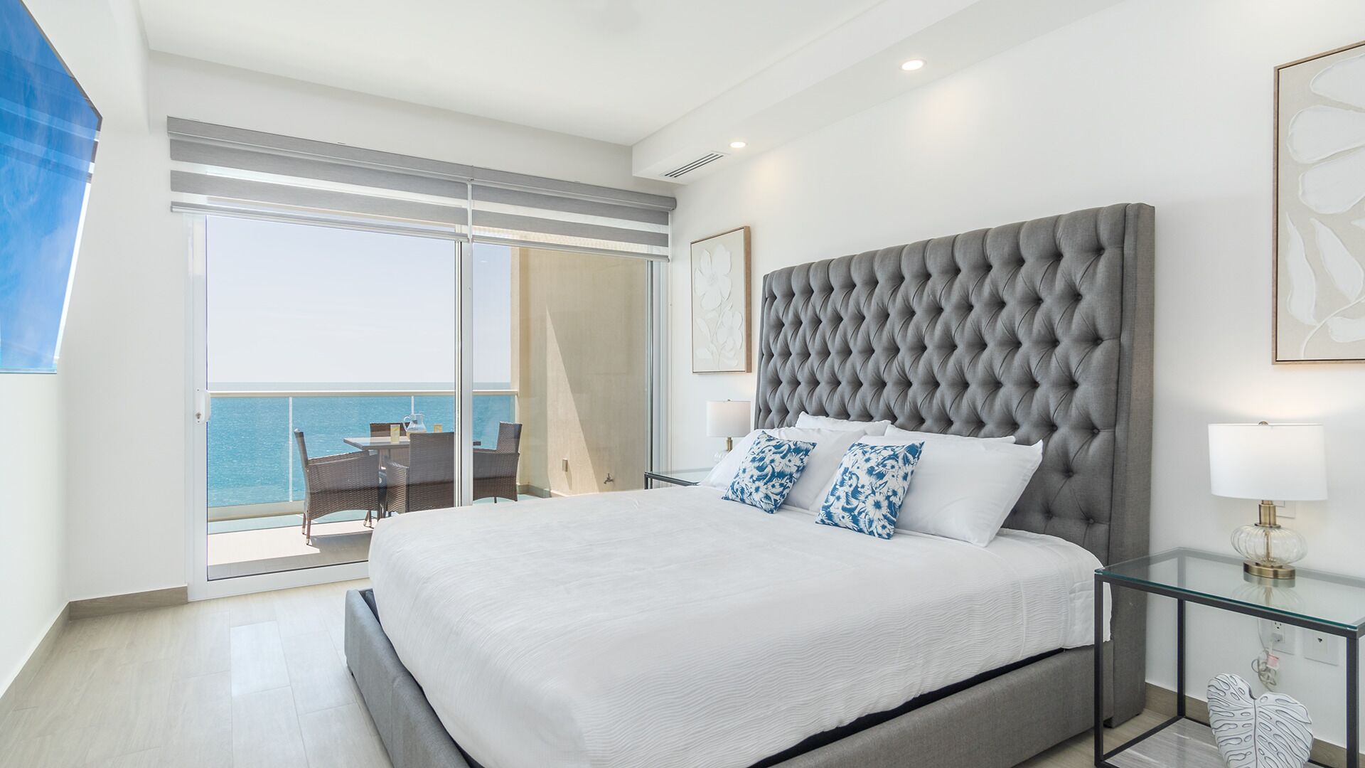 Condo, nhiều giường, ban công, quang cảnh biển (Encantame Towers Velero 602) | 2 phòng ngủ, trang trí khác biệt 