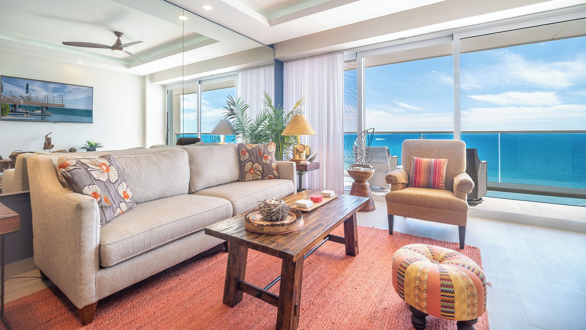 Apartment, Mehrere Betten, Balkon, Meerblick (Encantame Towers Verano 1401) | Wohnbereich | 42-Zoll-Flachbildfernseher mit Digitalempfang