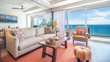 Appartement, Meerdere bedden, balkon, uitzicht op zee (Encantame Towers Verano 1401) | Woonruimte | Een 42-inch flatscreentelevisie met digitale zenders