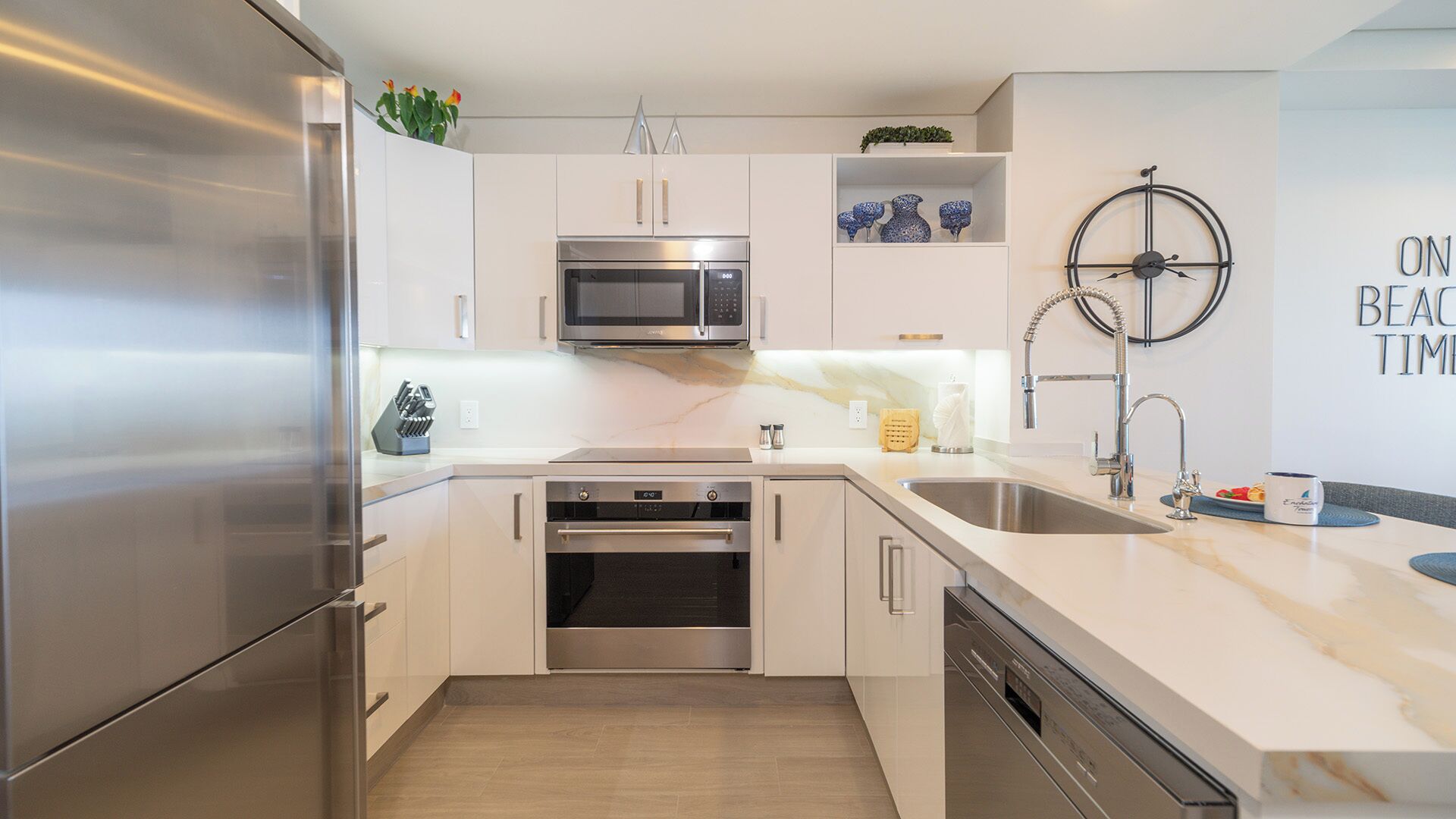 Condo, 1 cama King size y sofá cama, balcón, vista al océano (Encantame Towers Velero 1803) | Cocina privada