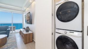 Huoneisto, 1 suuri parisänky ja vuodesohva, parveke, valtamerinäköala (Encantame Towers Velero 1803) | Pesulapalvelu