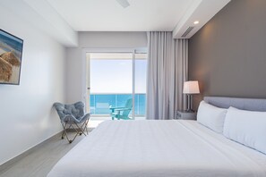 Condo, nhiều giường, ban công, quang cảnh biển (Encantame Towers Velero 1104) | 2 phòng ngủ, trang trí khác biệt