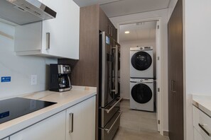 شقة - عدة أسرّة - بشرفة - بمنظر للمحيط (Encantame Towers Velero 1104) | مطبخ خاص | مائدة طعام